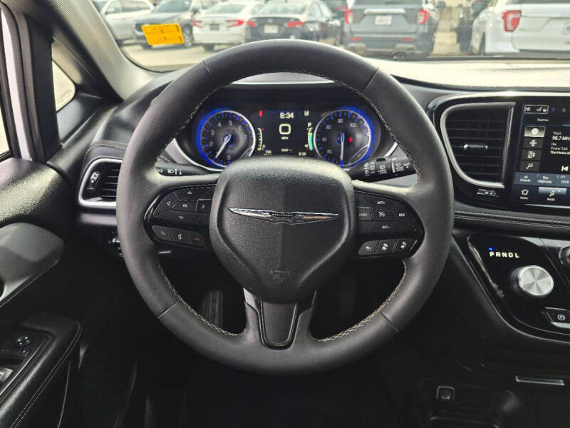 2024 Chrysler Pacifica Touring