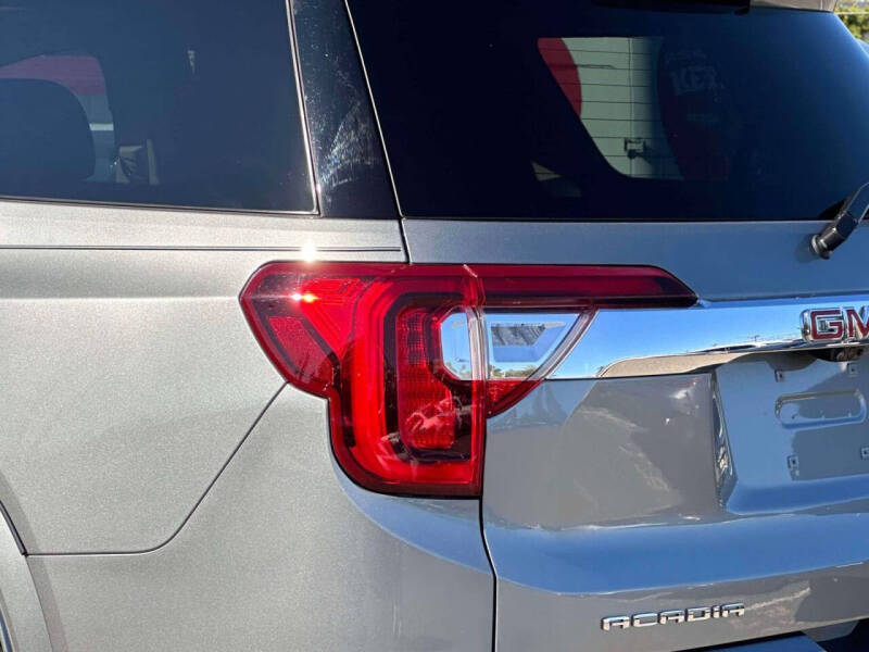 2023 GMC Acadia Denali