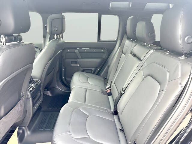 2025 Land Rover Defender 110 P400 S