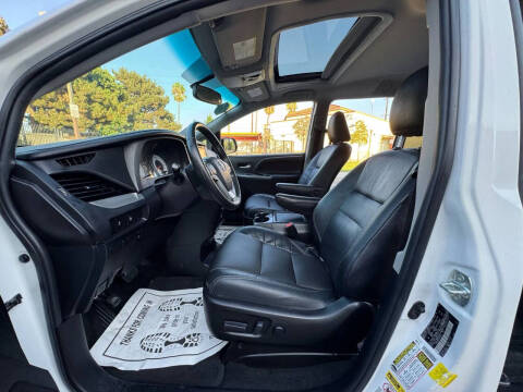 2015 Toyota Sienna SE Premium 8-Passenger