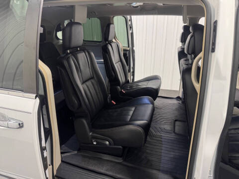 2015 Chrysler Town and Country Touring-L