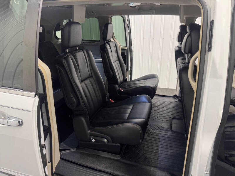 2015 Chrysler Town and Country Touring-L