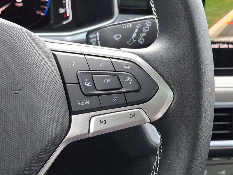 2025 Volkswagen Taos SEL 4Motion