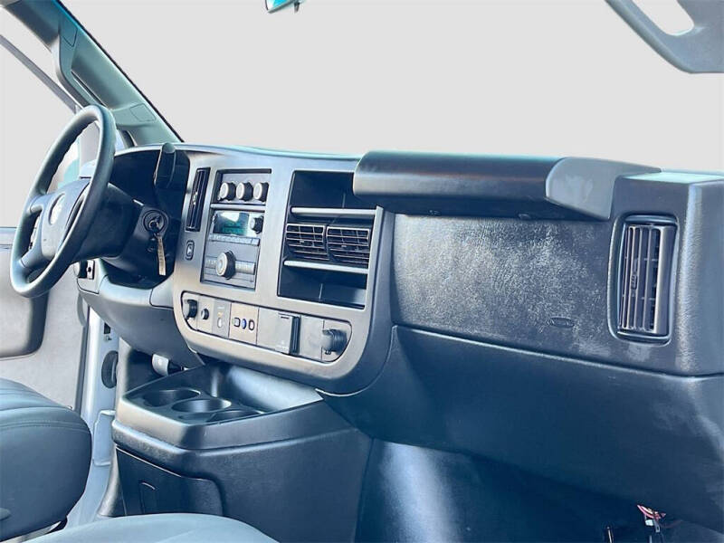 2024 GMC Savana 2500