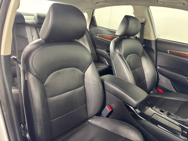 2018 Kia Cadenza Technology