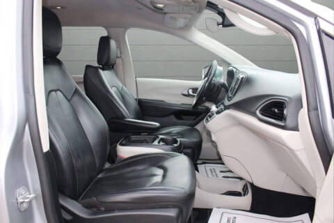 2020 Chrysler Pacifica Touring L