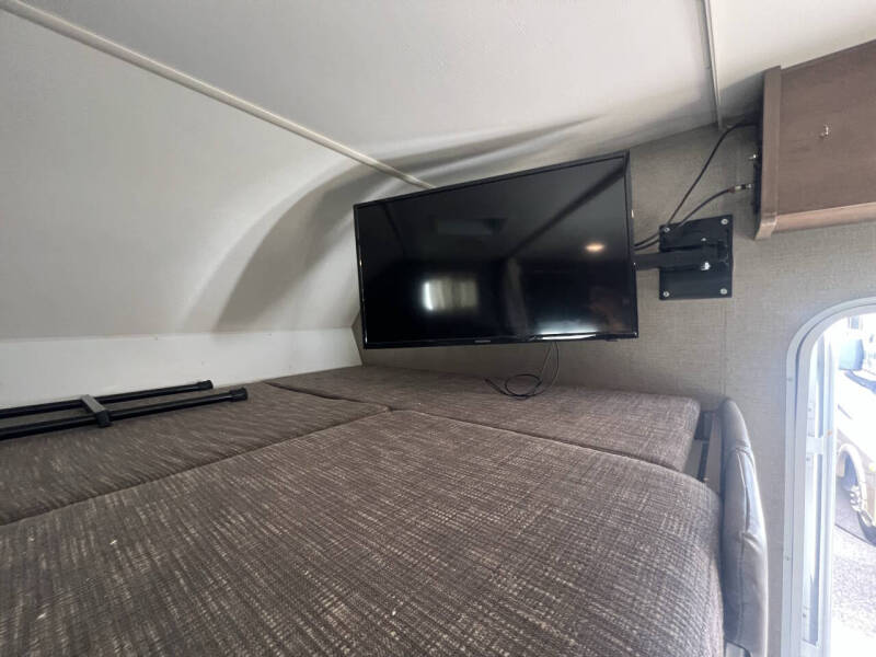 2019 Winnebago Outlook