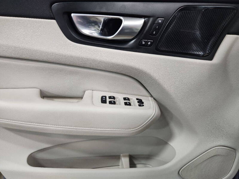 2023 Volvo XC60 Recharge T8 Plus Bright Theme