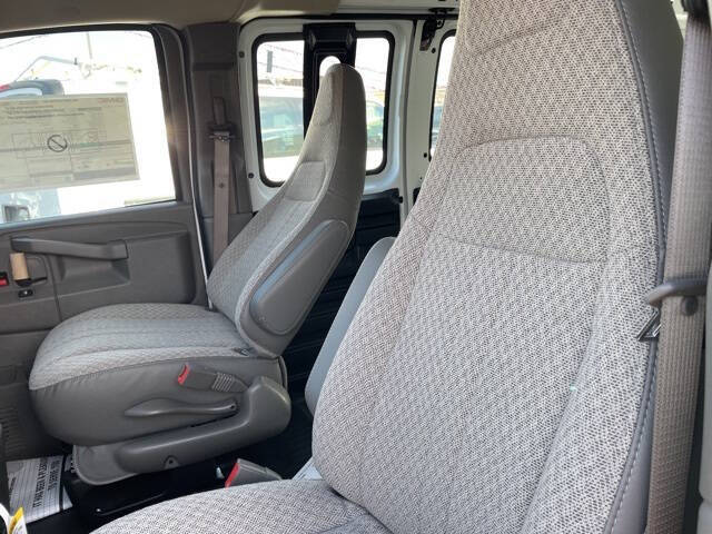 2025 GMC Savana 2500