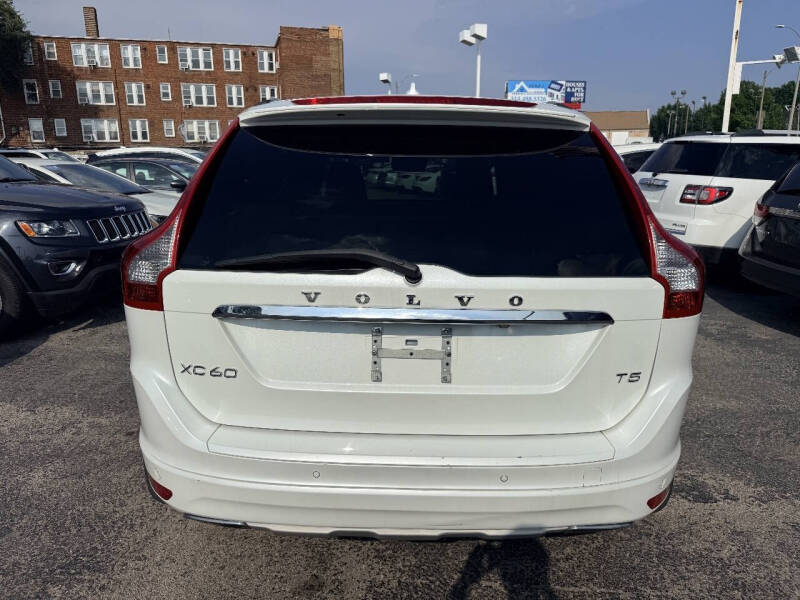 2016 Volvo XC60 T5 Drive-E Platinum