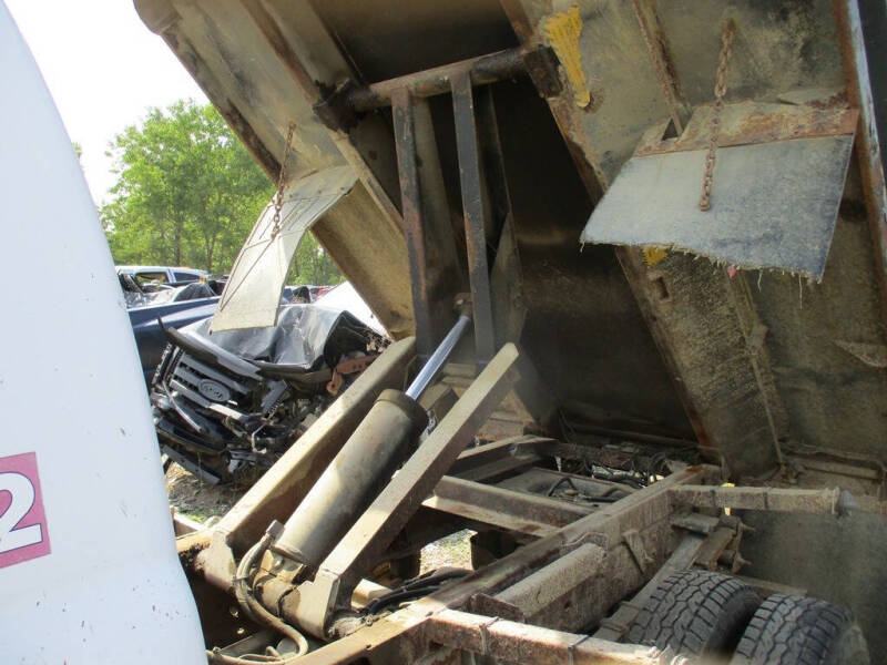 2006 Chevrolet DRW Dump Box