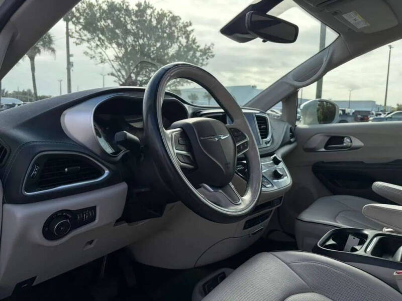 2017 Chrysler Pacifica Hybrid Platinum