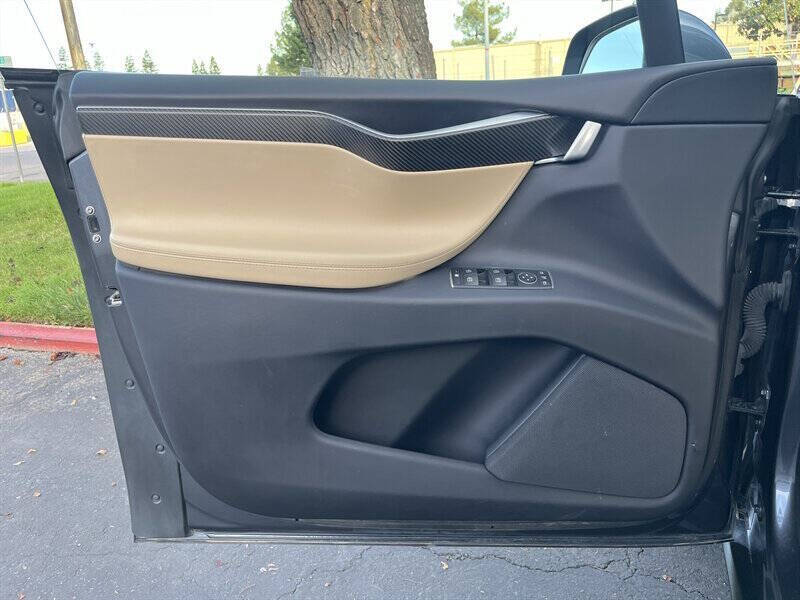 2016 Tesla Model X P90D