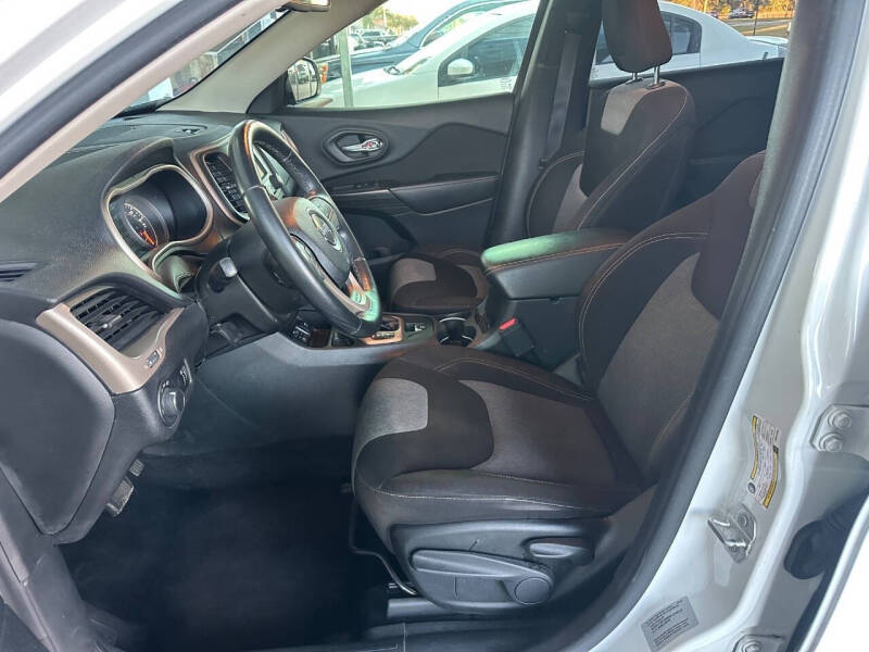 2017 Jeep Cherokee Sport