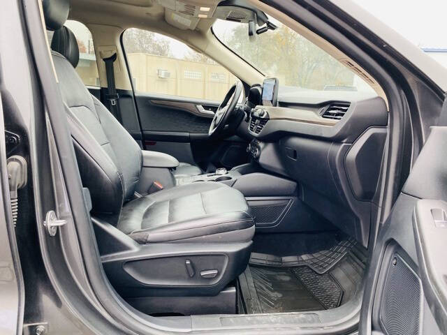 2020 Ford Escape Titanium