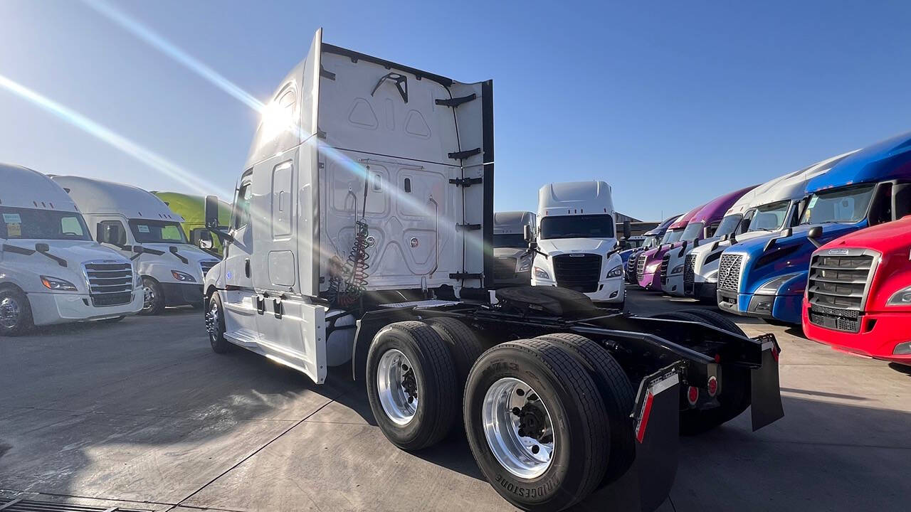 2022 Freightliner Cascadia for sale at KING TRUCK TRAILER SALES in Bakersfield, CA