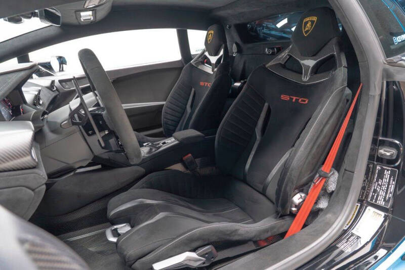 2022 Lamborghini Huracan STO