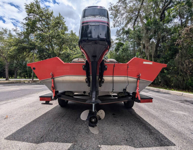 2004 Tracker Bass Boat