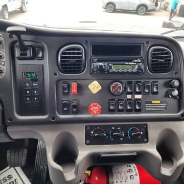 2014 Freightliner 108 SD