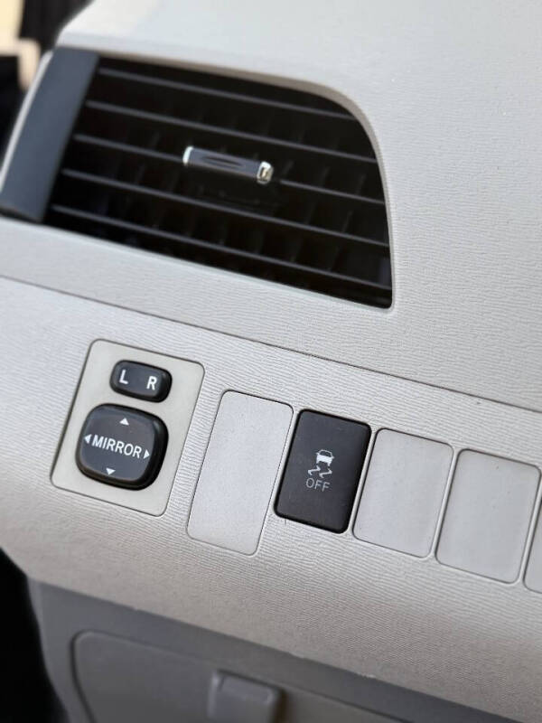 2013 Toyota Sienna LE 8-Passenger