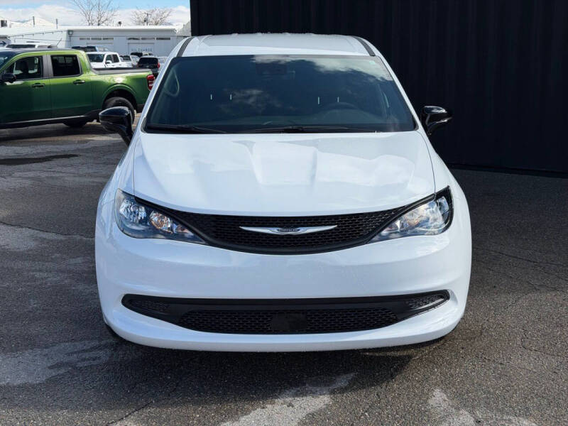 2026 Chrysler Voyager LX