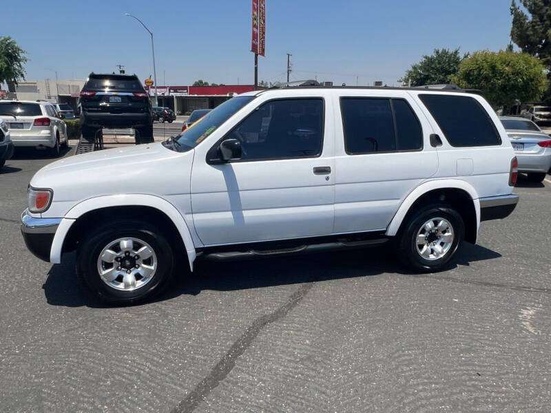 1999 Nissan Pathfinder LE photo 6