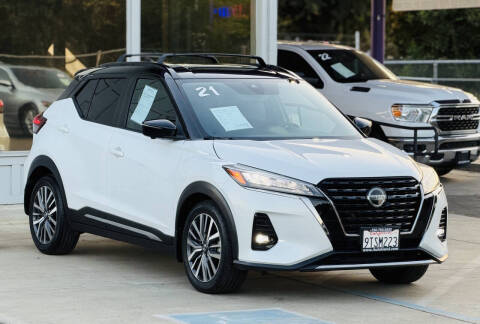 2021 Nissan Kicks SR