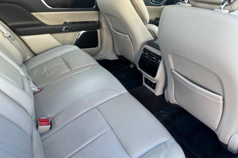 2017 Lincoln Continental Select