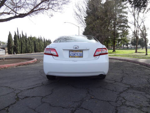 2011 Toyota Camry LE