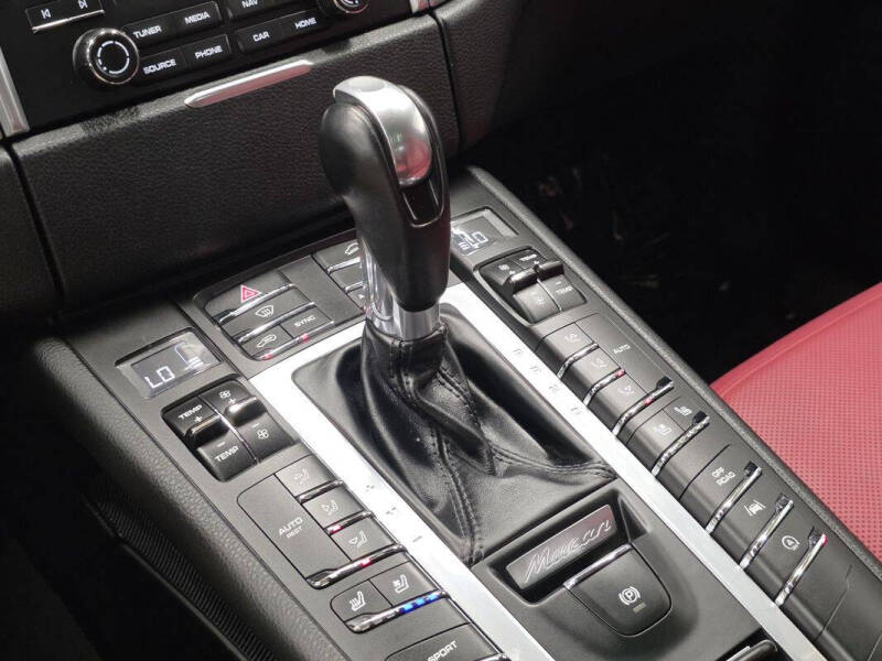 2017 Porsche Macan