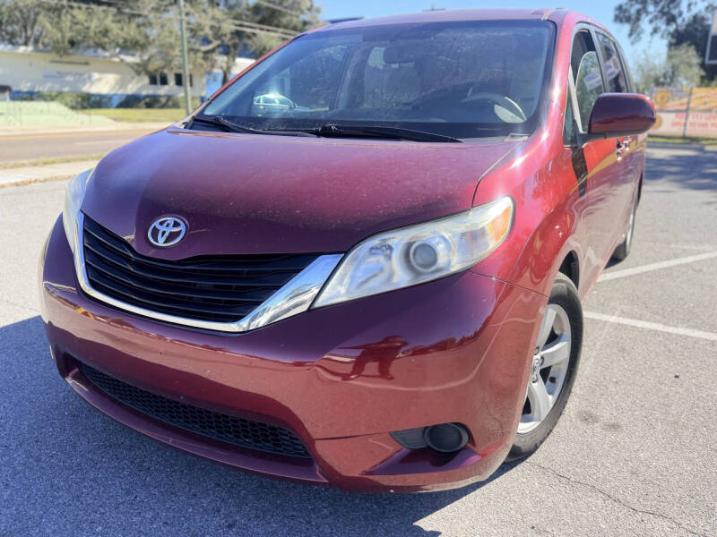 2014 Toyota Sienna LE 8-Passenger