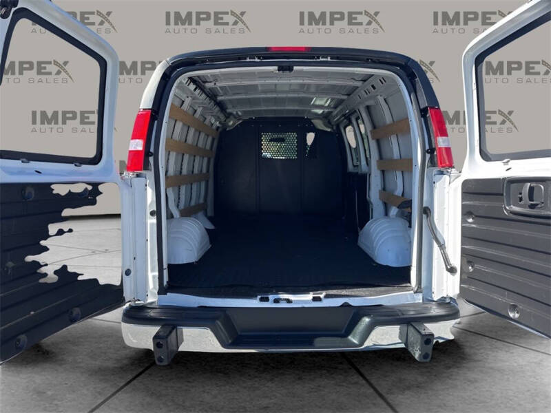 2023 GMC Savana 2500