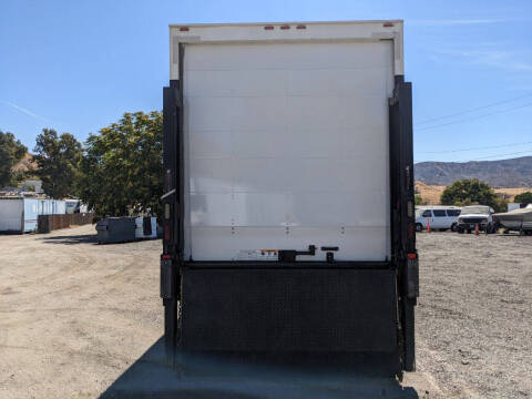 2018 Freightliner M2 106