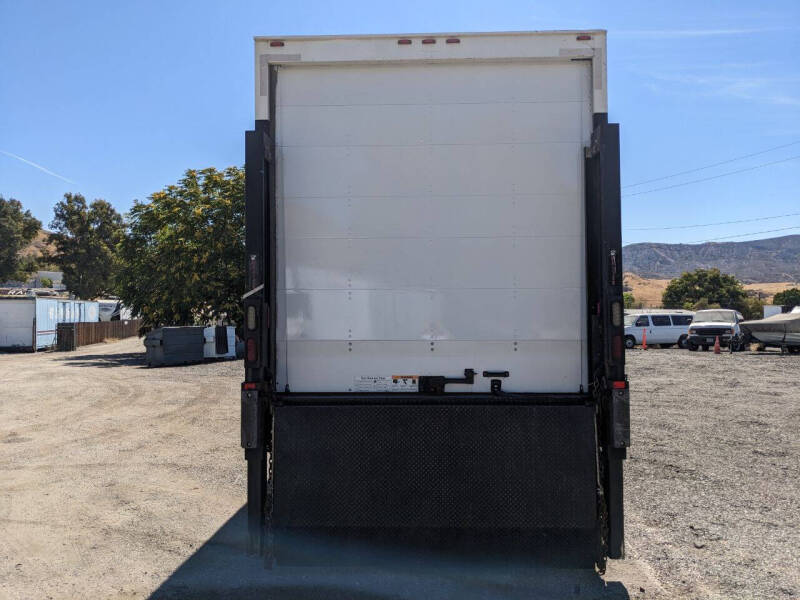 2018 Freightliner M2 106