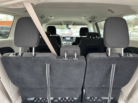 2022 Chrysler Voyager LX