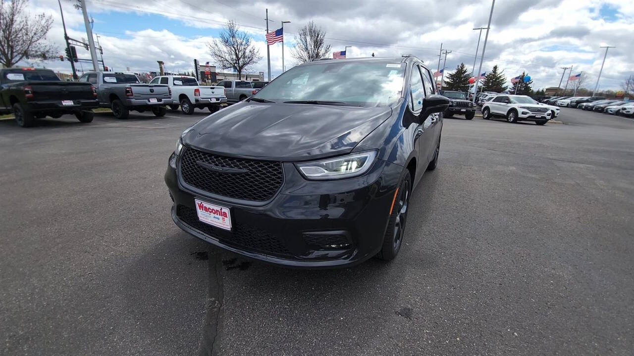 2024 Chrysler Pacifica for sale at Victoria Auto Sales in Victoria, MN