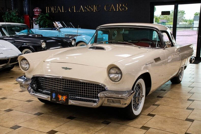 1957 Ford Thunderbird