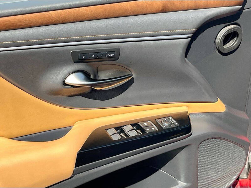 2025 Lexus ES 300h