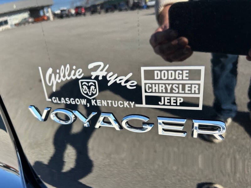 2025 Chrysler Voyager LX