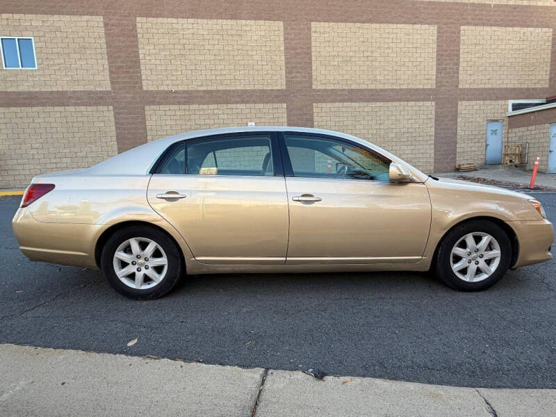 2010 Toyota Avalon XLS