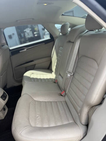 2017 Ford Fusion SE