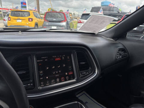 2015 Dodge Challenger SXT Plus