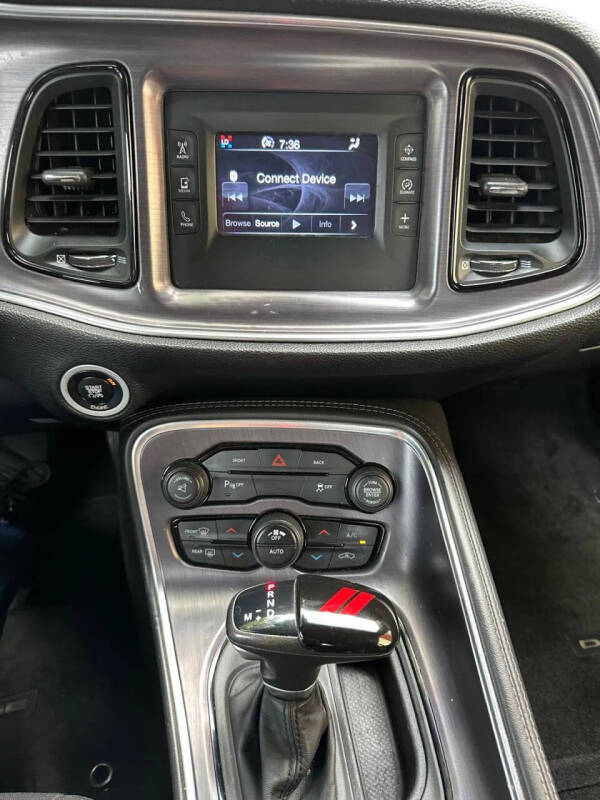 2015 Dodge Challenger SXT