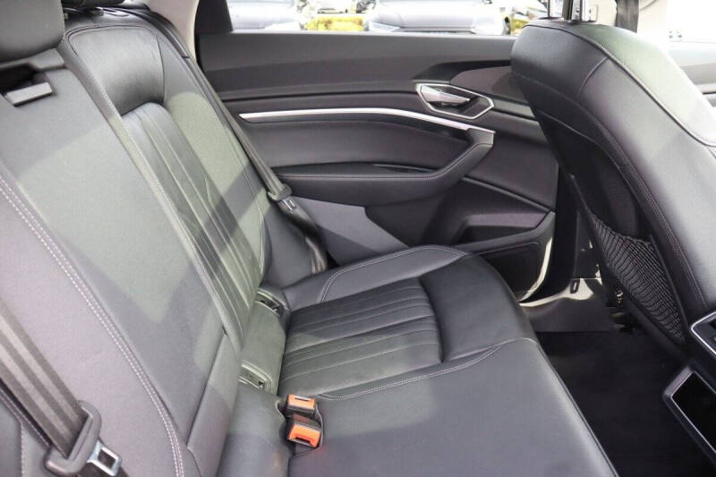 2024 Audi Q8 e-tron quattro Premium