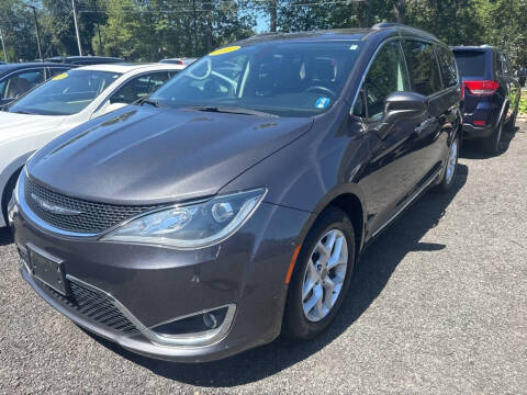 2017 Chrysler Pacifica Touring-L