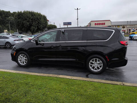 2025 Chrysler Pacifica Select