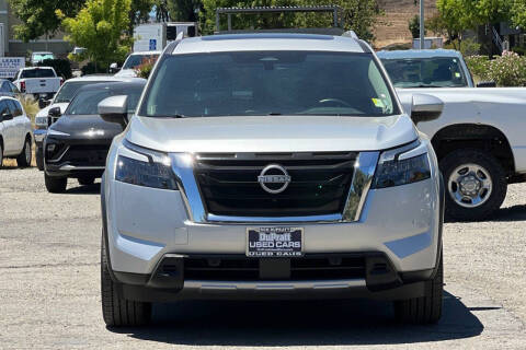 2025 Nissan Pathfinder SL