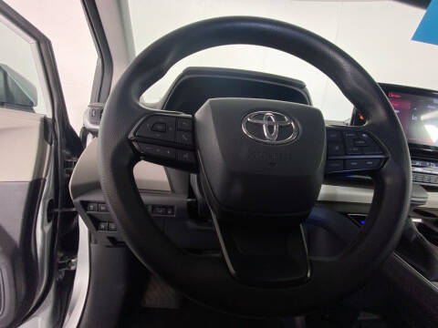 2023 Toyota Sienna LE 8-Passenger