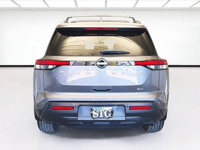 2022 Nissan Pathfinder SV