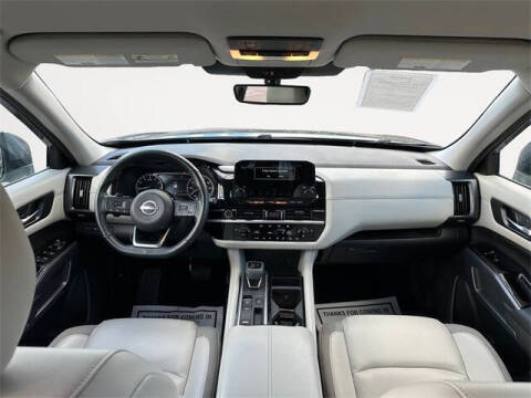 2023 Nissan Pathfinder SL